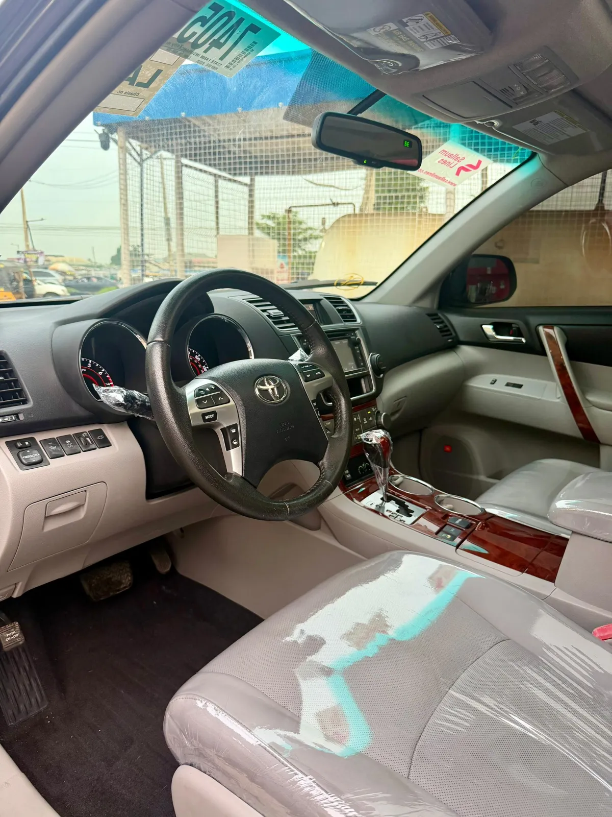 Foreign Used Toyota Highlander 2013 Limited Edition XLE. - Image 2