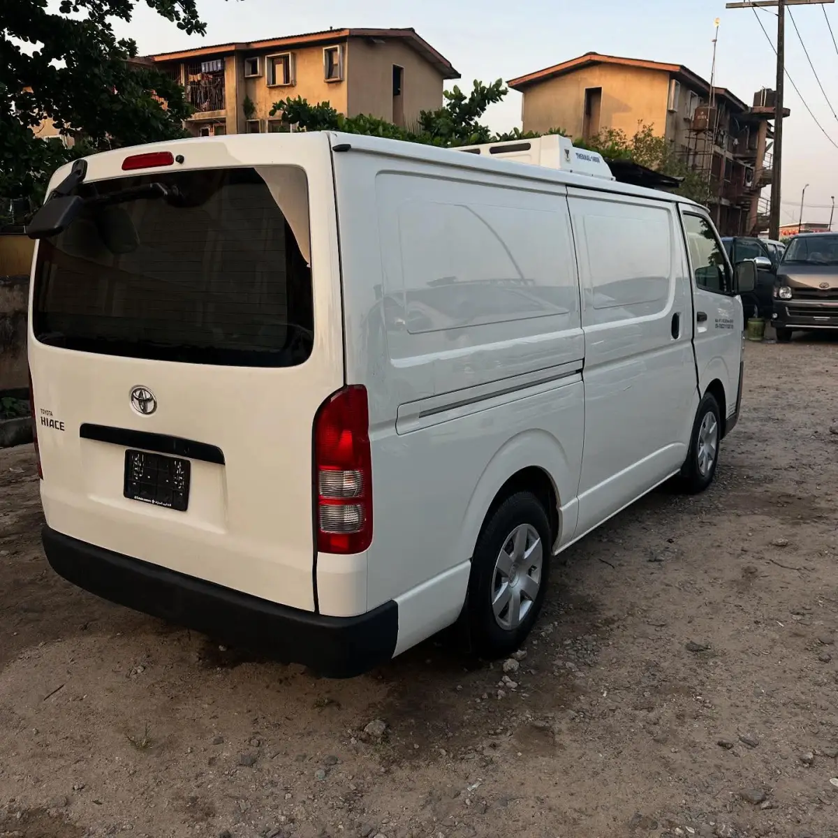 Toyota haice cooling van bus - Image 2