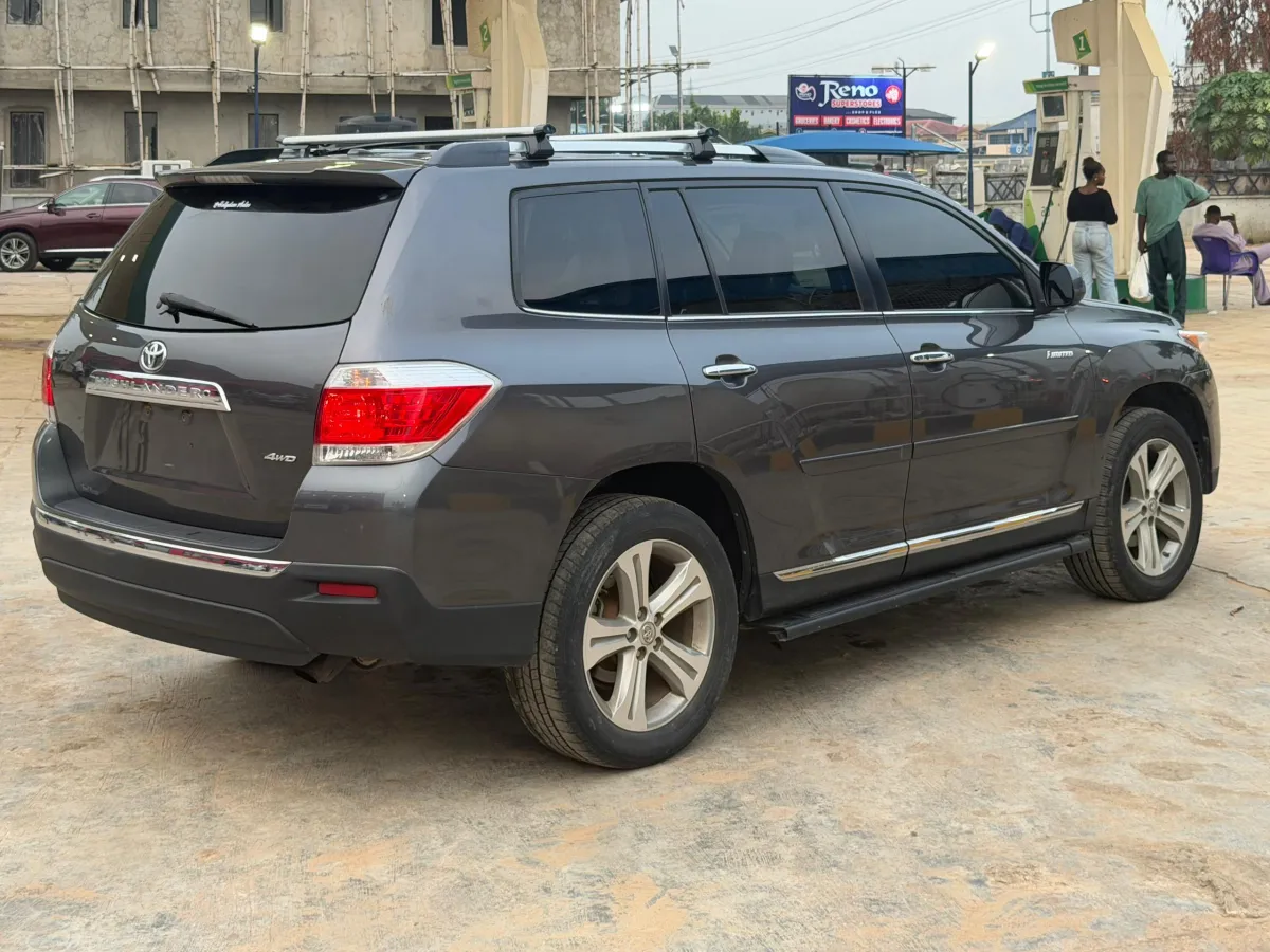 Foreign Used Toyota Highlander 2013 Limited Edition XLE. - Image 8