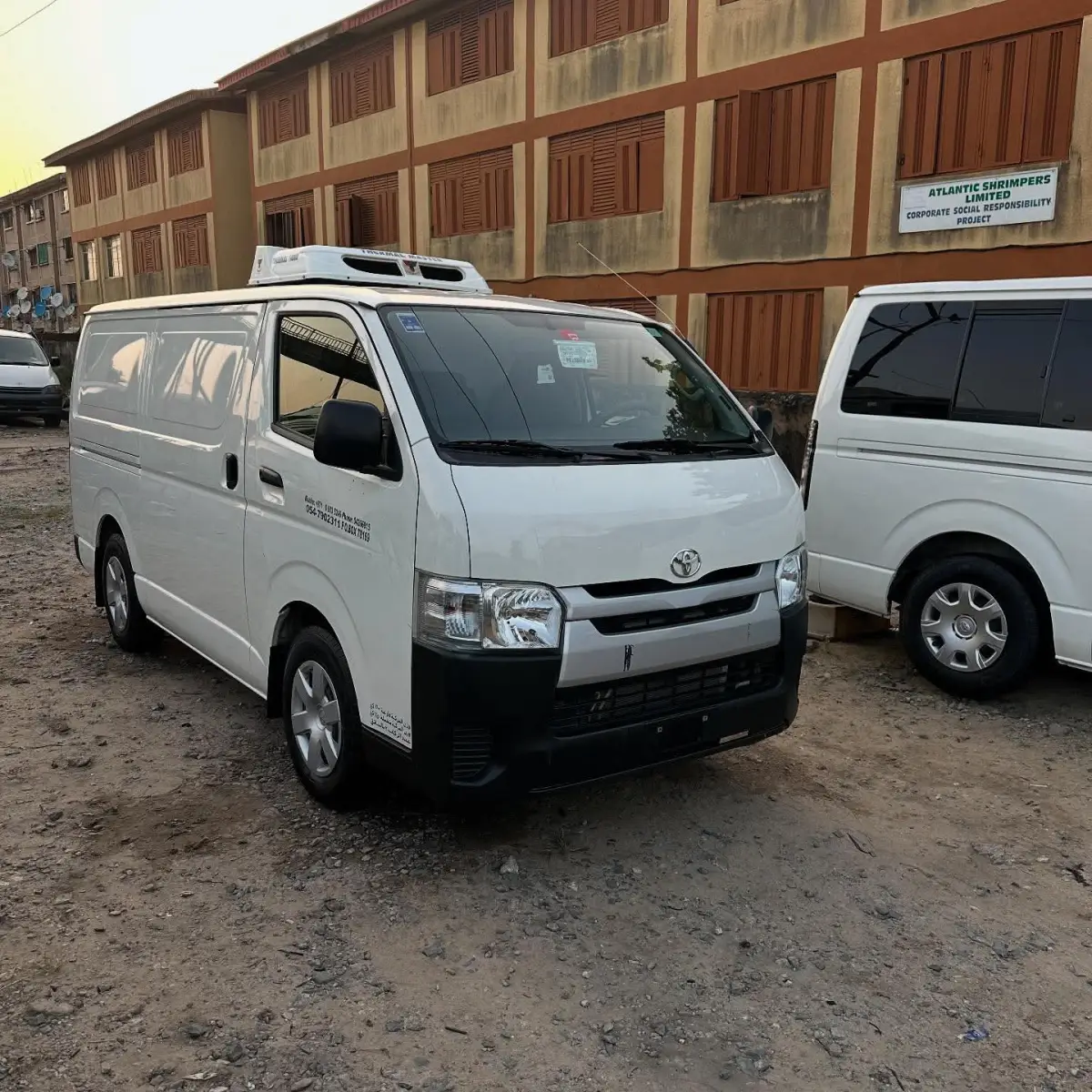 Toyota haice cooling van bus - Image 4