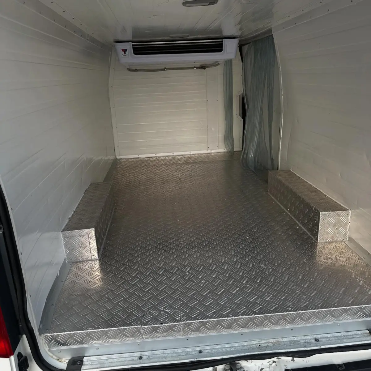 Toyota haice cooling van bus - Image 10