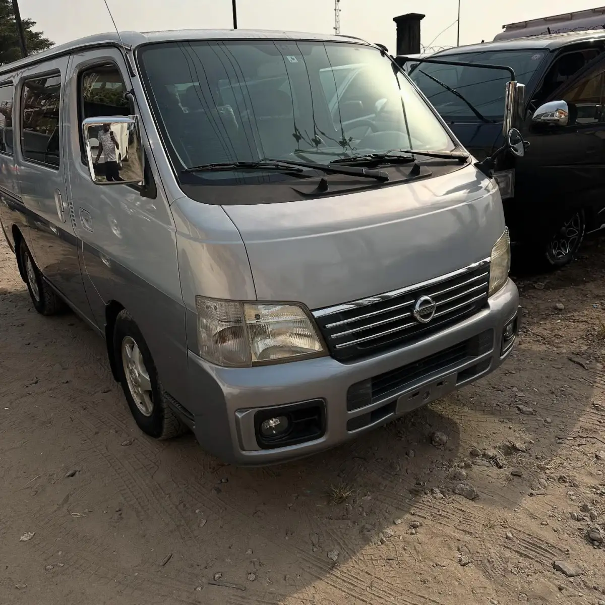 Nissan urvan caravan bus - Image 2