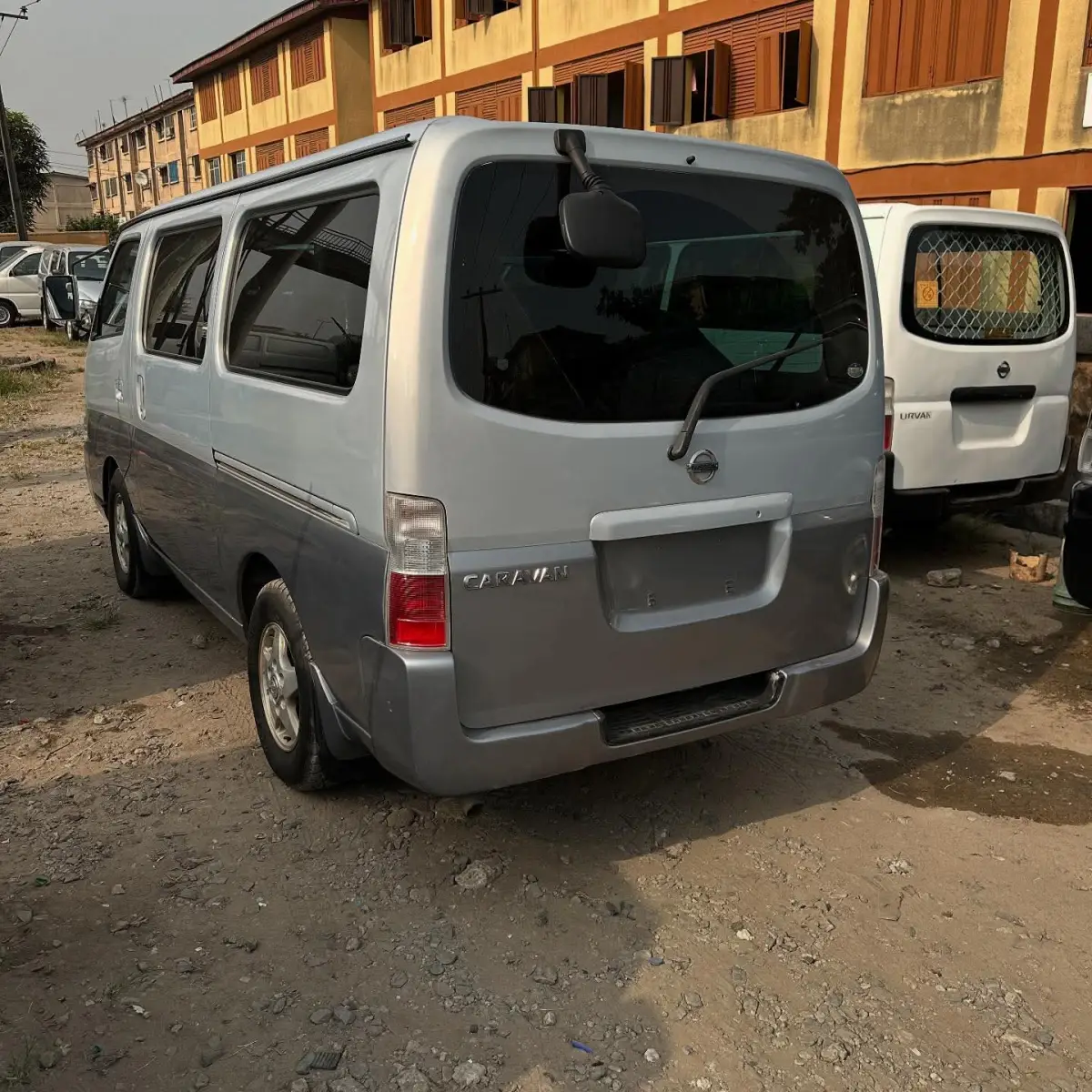 Nissan urvan caravan bus - Image 4