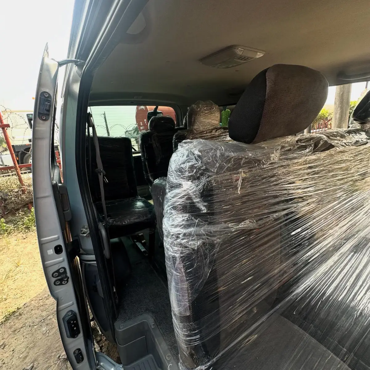 Nissan urvan caravan bus - Image 8