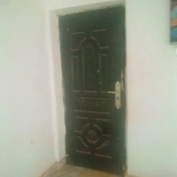 shop to let, at Ashipa, tipper garage road. off Akala express way