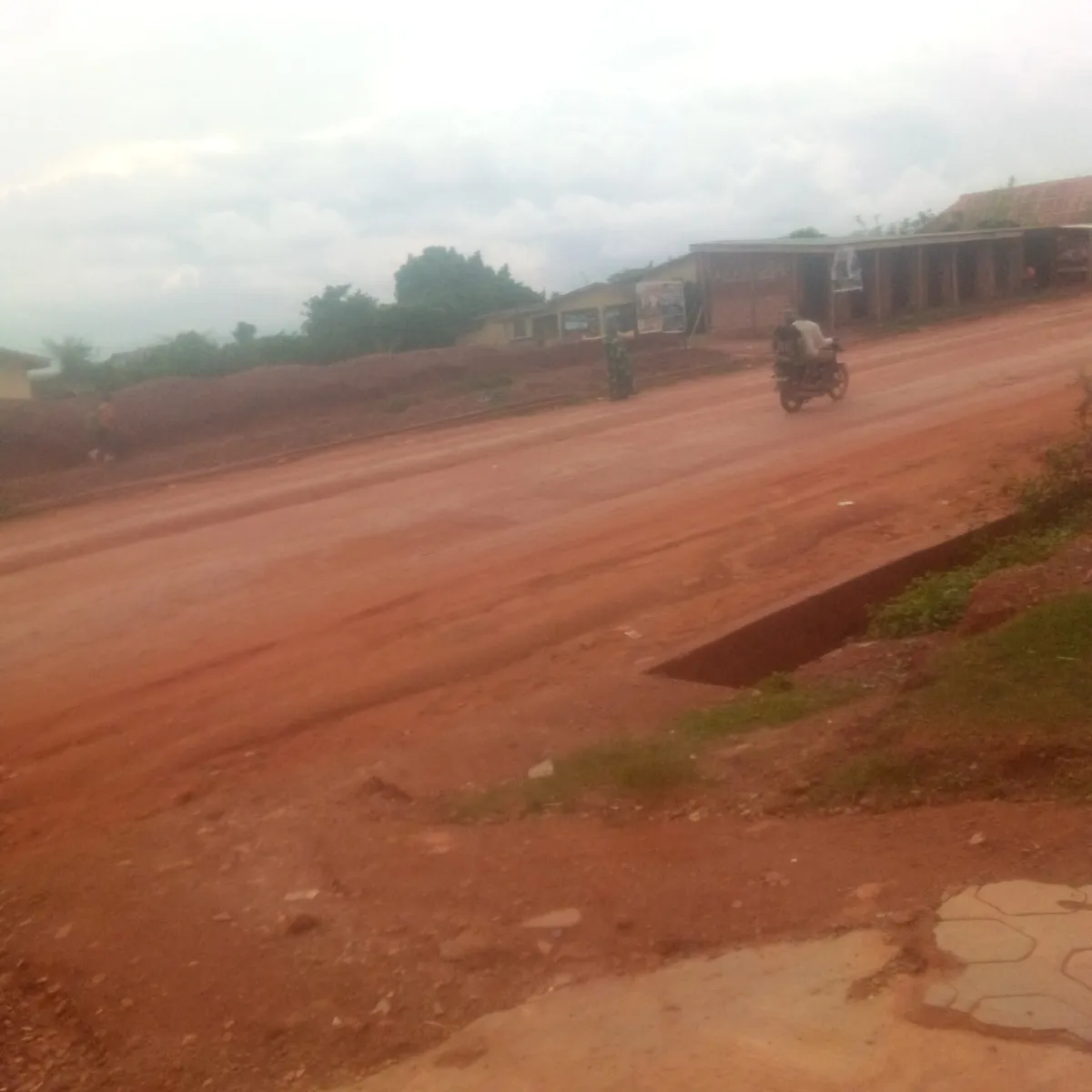 shop to let, at Ashipa, tipper garage road. off Akala express way - Image 2