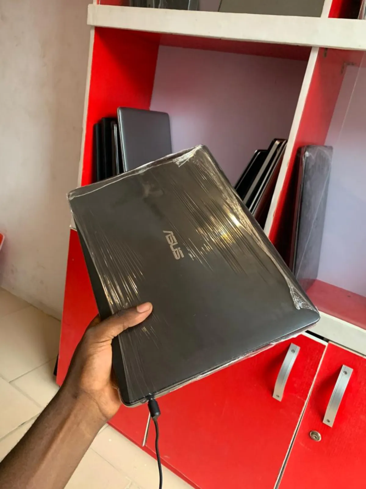 Asus laptop 500gb HDD - Image 2