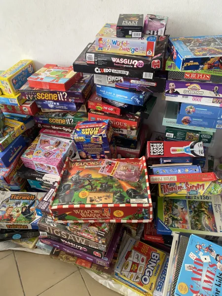 Picture books, games, puzzles and toys