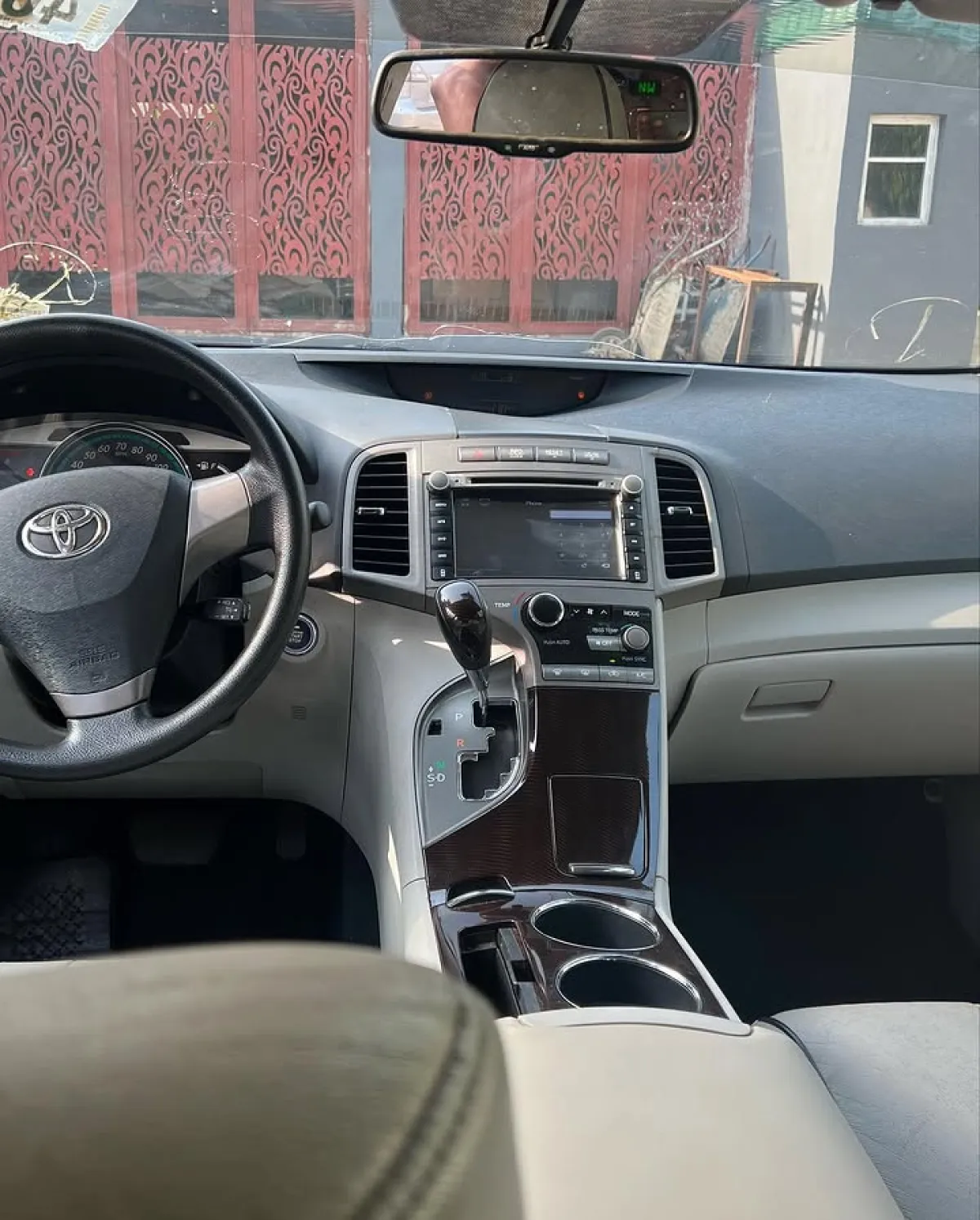 Extremely clean Toyota Venza - Image 4