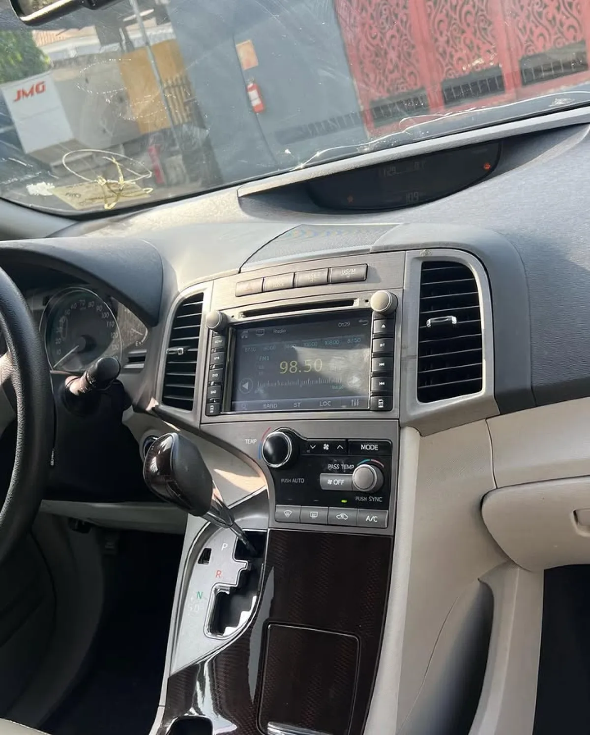 Extremely clean Toyota Venza - Image 8