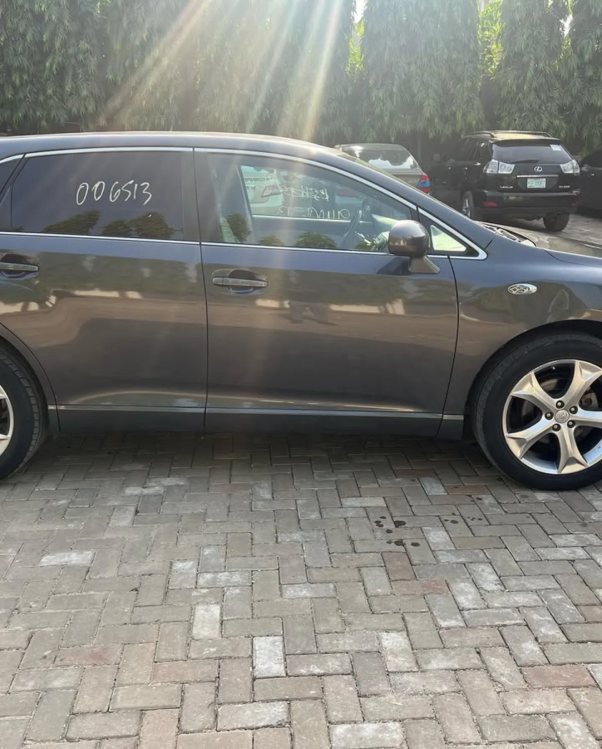 Extremely clean Toyota Venza - Image 9