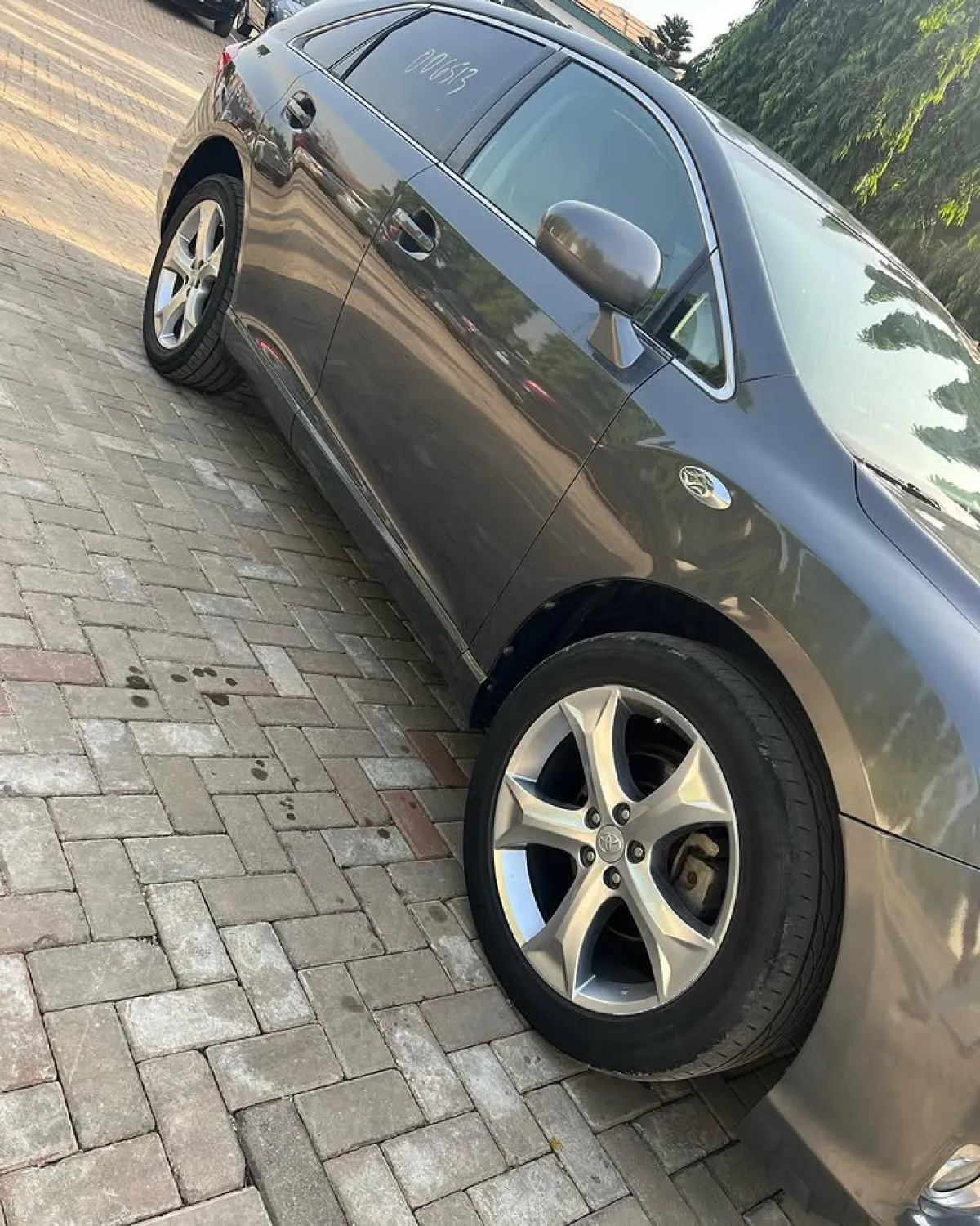 Extremely clean Toyota Venza - Image 10