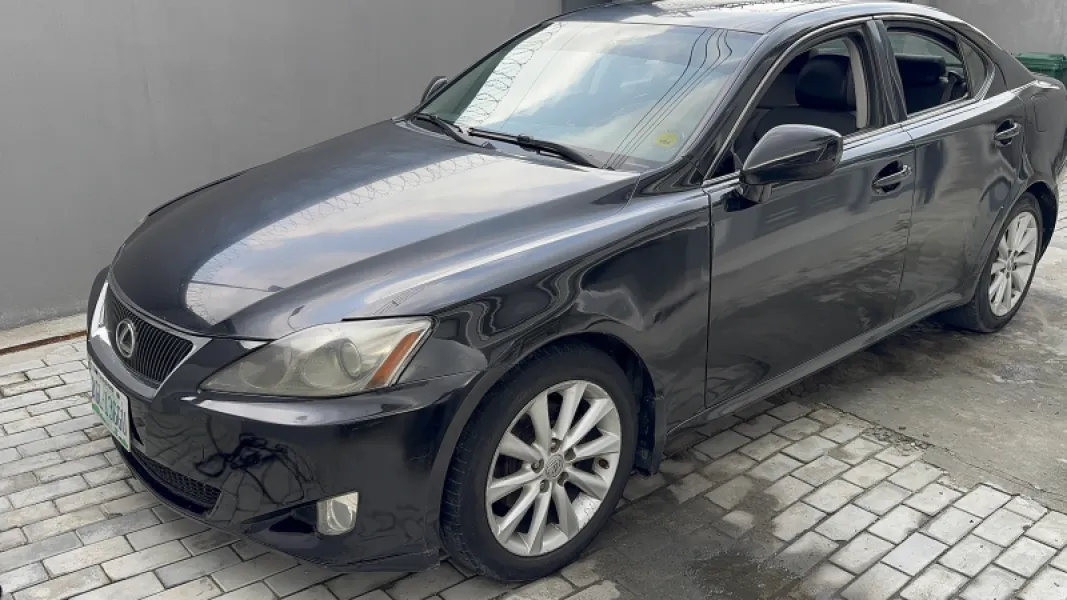 Lexus is250