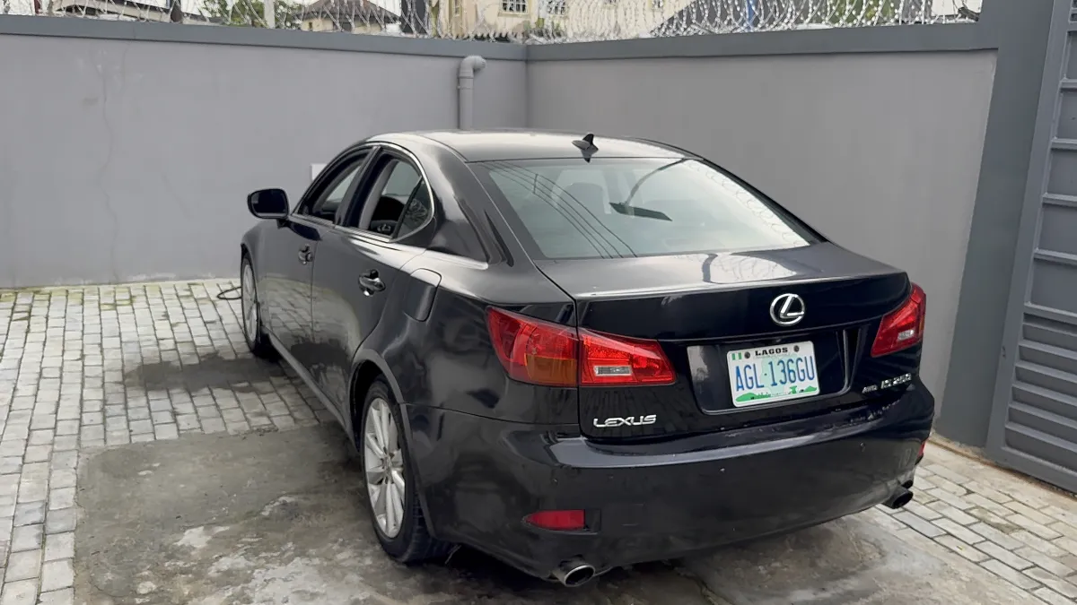 Lexus is250 - Image 4