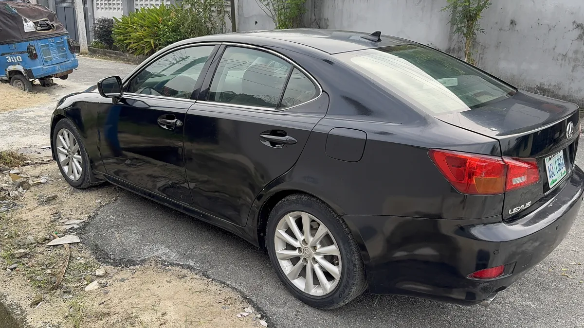 Lexus is250 - Image 9