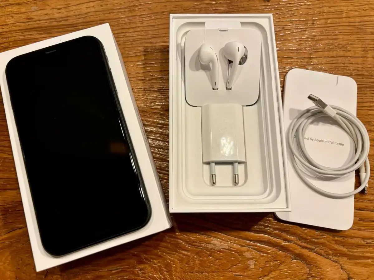 iPhone 11, 128 GB, black with original packaging - Image 1