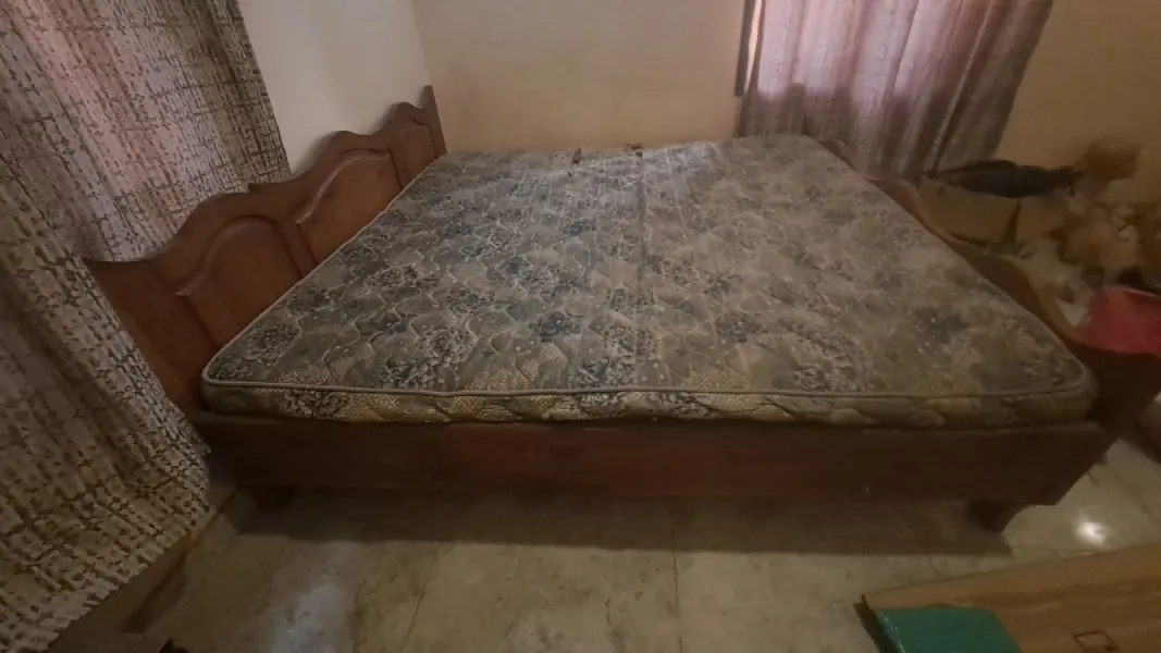 Original Vitafoam mattress (the bed frame is not included)