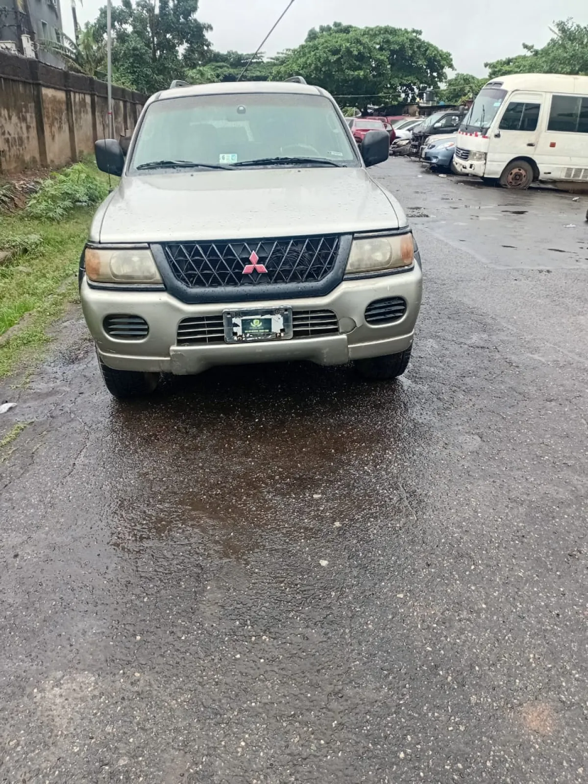 Mitsubishi Montero Sport Jeep - Image 4