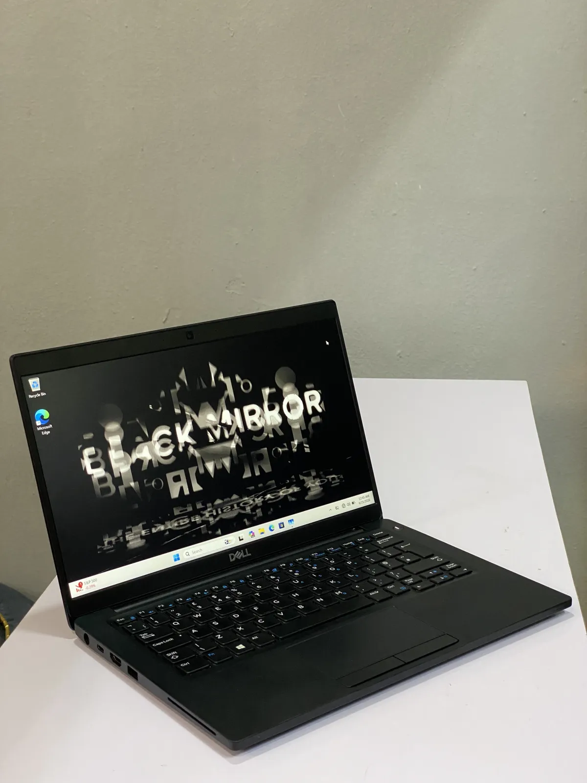 Dell Latitude 7390 Core i7 8th Gen 8GB RAM 256GB SSD - Image 1
