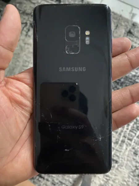 Samsung Galaxy S9 64GB UK Used Cracked Back, Fully Functional