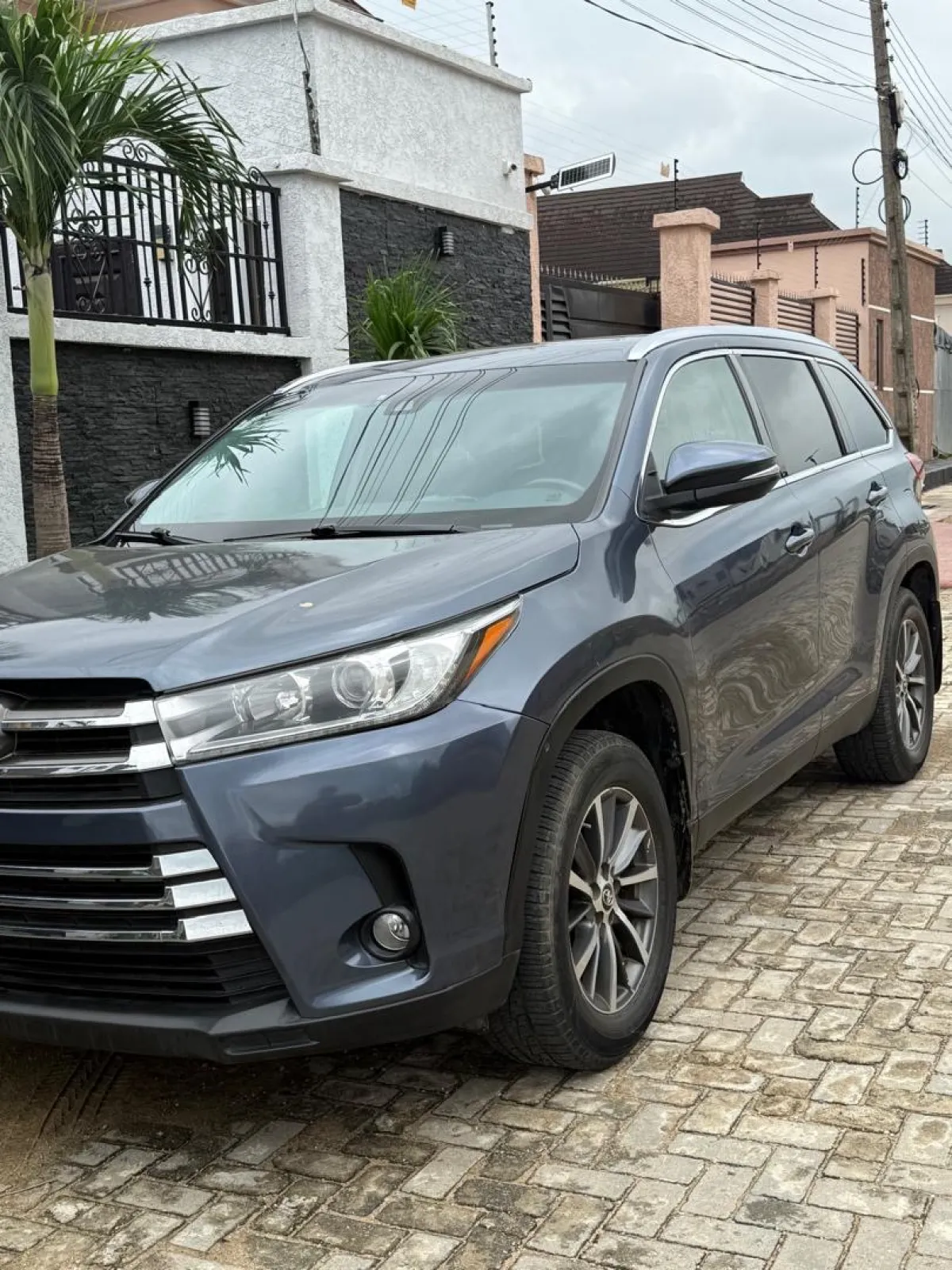 2019 Toyota Highlander XLE Distress Sales - Image 2