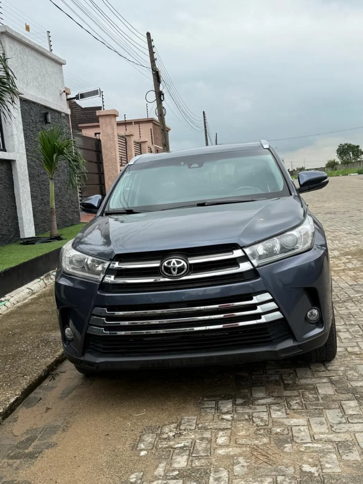 2019 Toyota Highlander XLE Distress Sales - Image 1