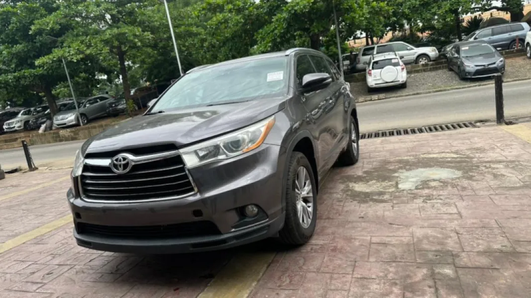 2015 Toyota Highlander XLE Distress Sales