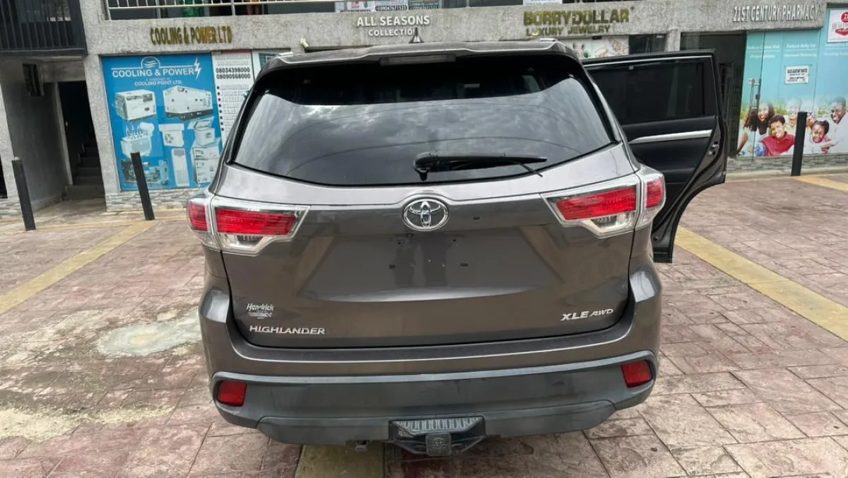 2015 Toyota Highlander XLE Distress Sales - Image 5