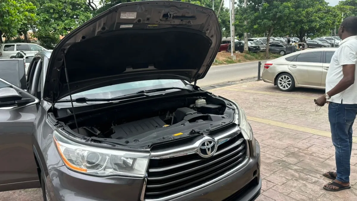 2015 Toyota Highlander XLE Distress Sales - Image 10