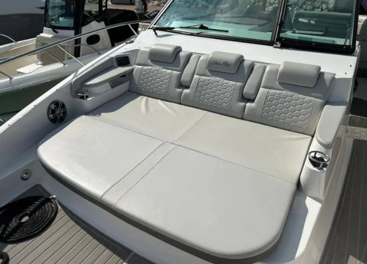 Sea Ray Sundancer 320 - Image 4