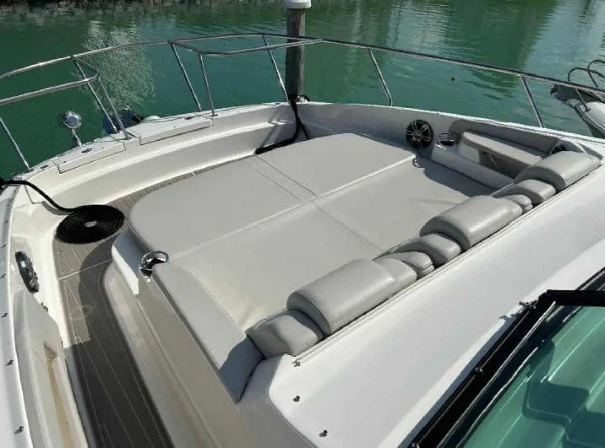 Sea Ray Sundancer 320 - Image 5