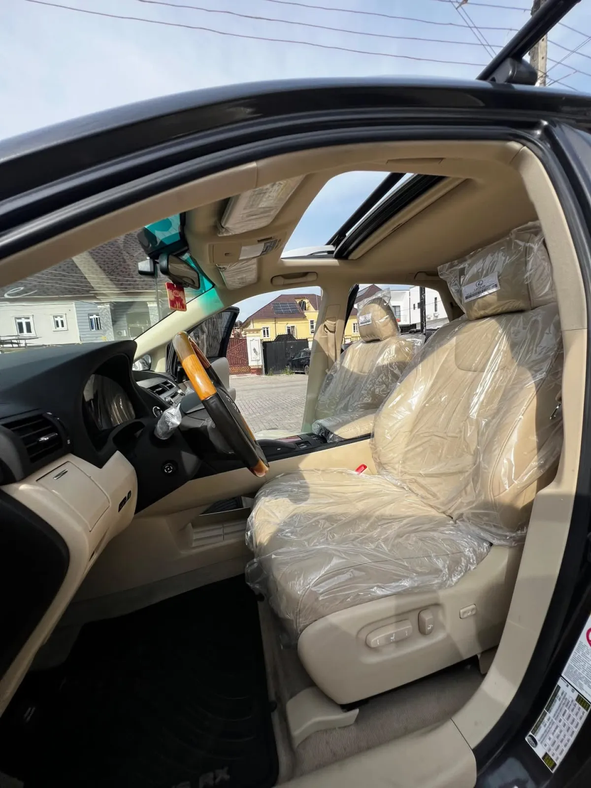 Foreign used Lexus RX350 2010 Full Option AWD - Image 4