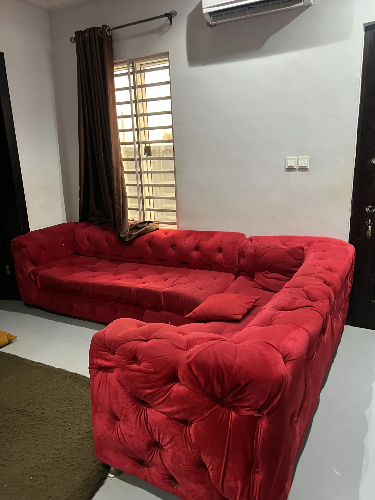 Luxury Red Velvet L-Shaped Chesterfield Sofa Fairly Used. - Image 2
