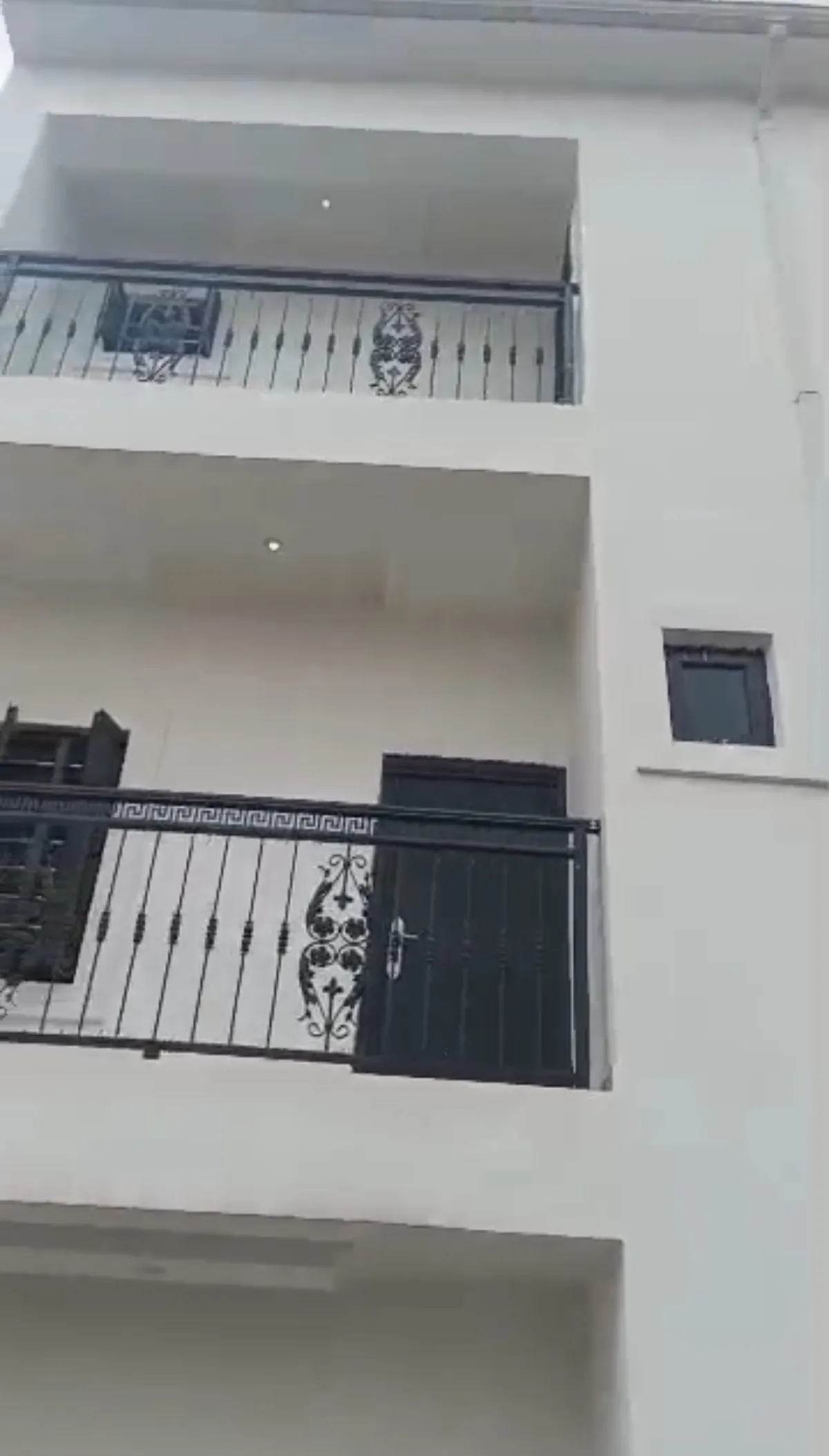 Fully furnished 5bedroom duplex - Image 1