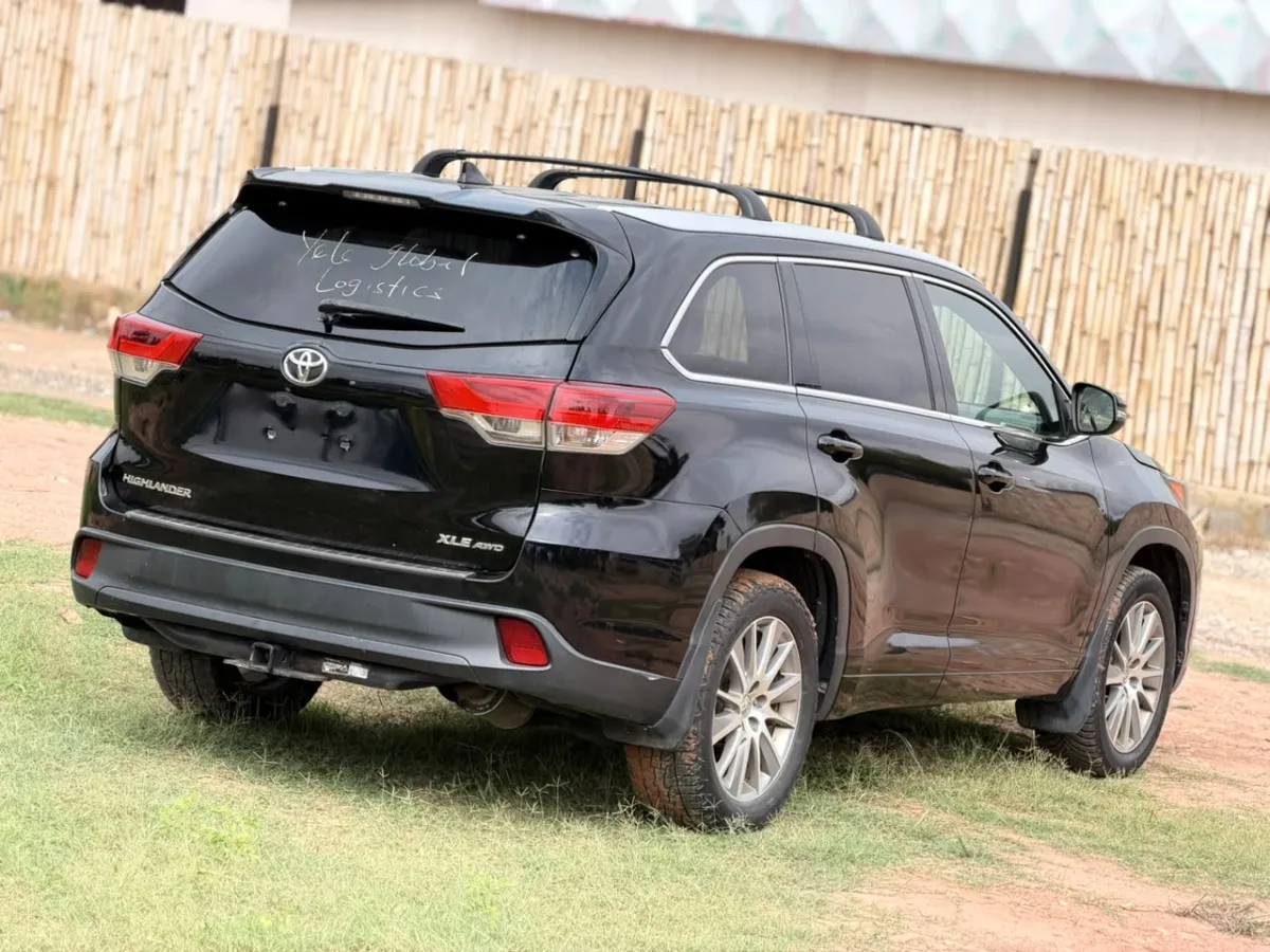 Direct Belgium Toyota Highlander XLE 2015 going for 27m Location Abuja - Image 2