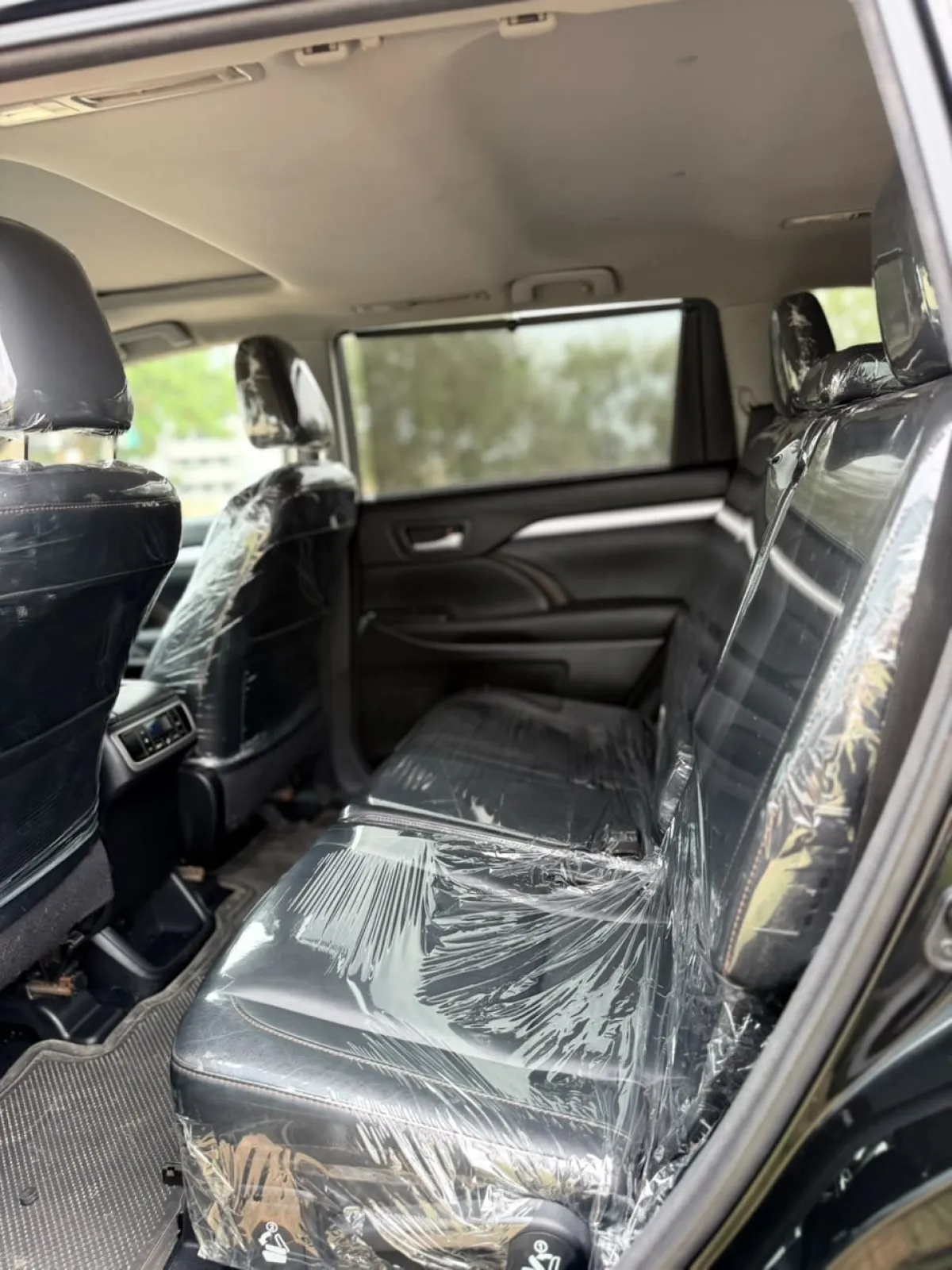Direct Belgium Toyota Highlander XLE 2015 going for 27m Location Abuja - Image 3