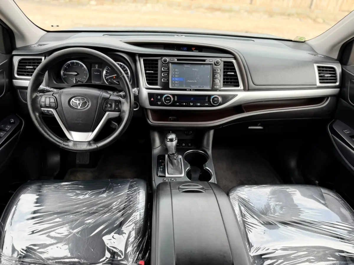 Direct Belgium Toyota Highlander XLE 2015 going for 27m Location Abuja - Image 4