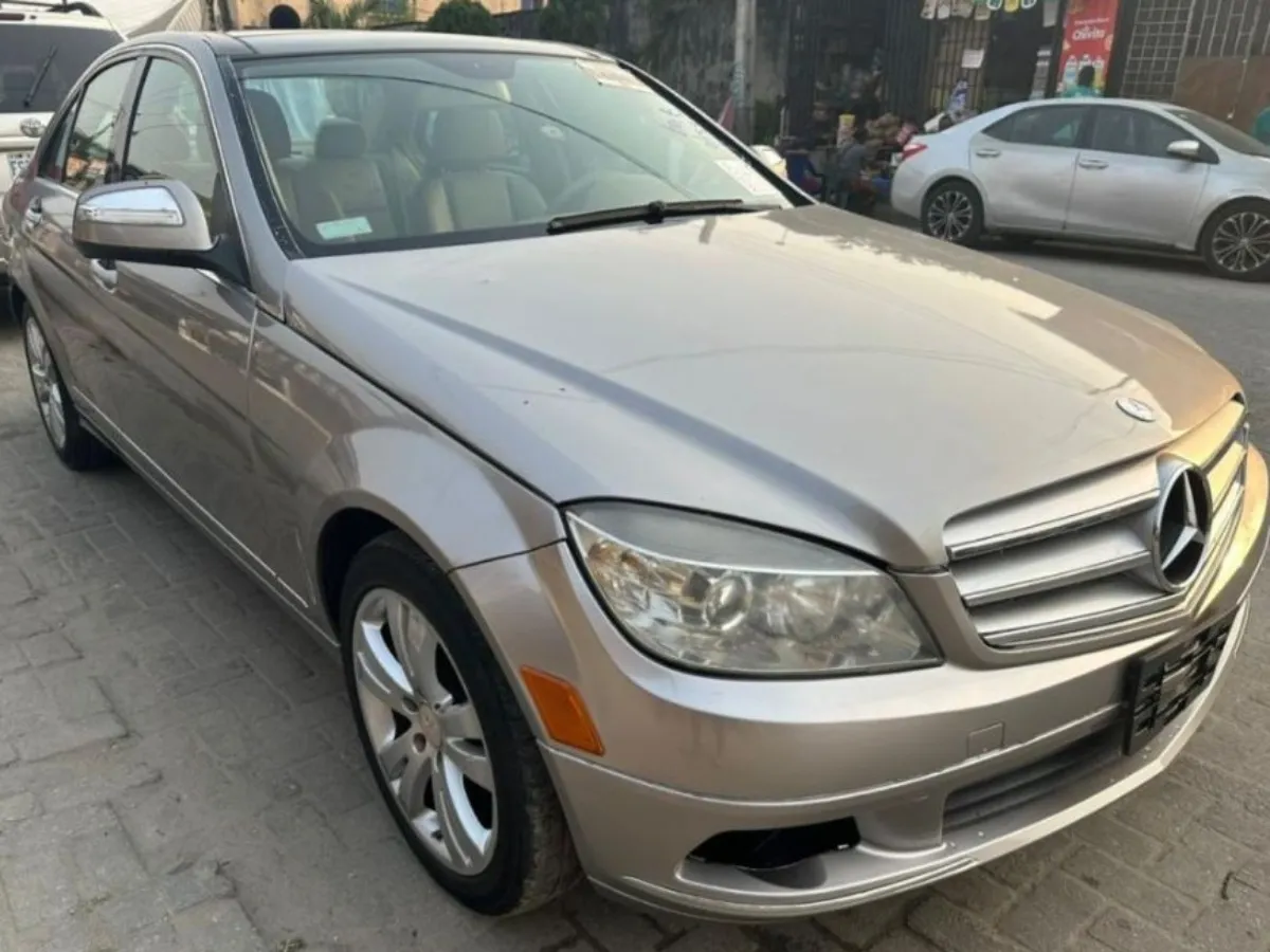Mercedes benz - Image 4