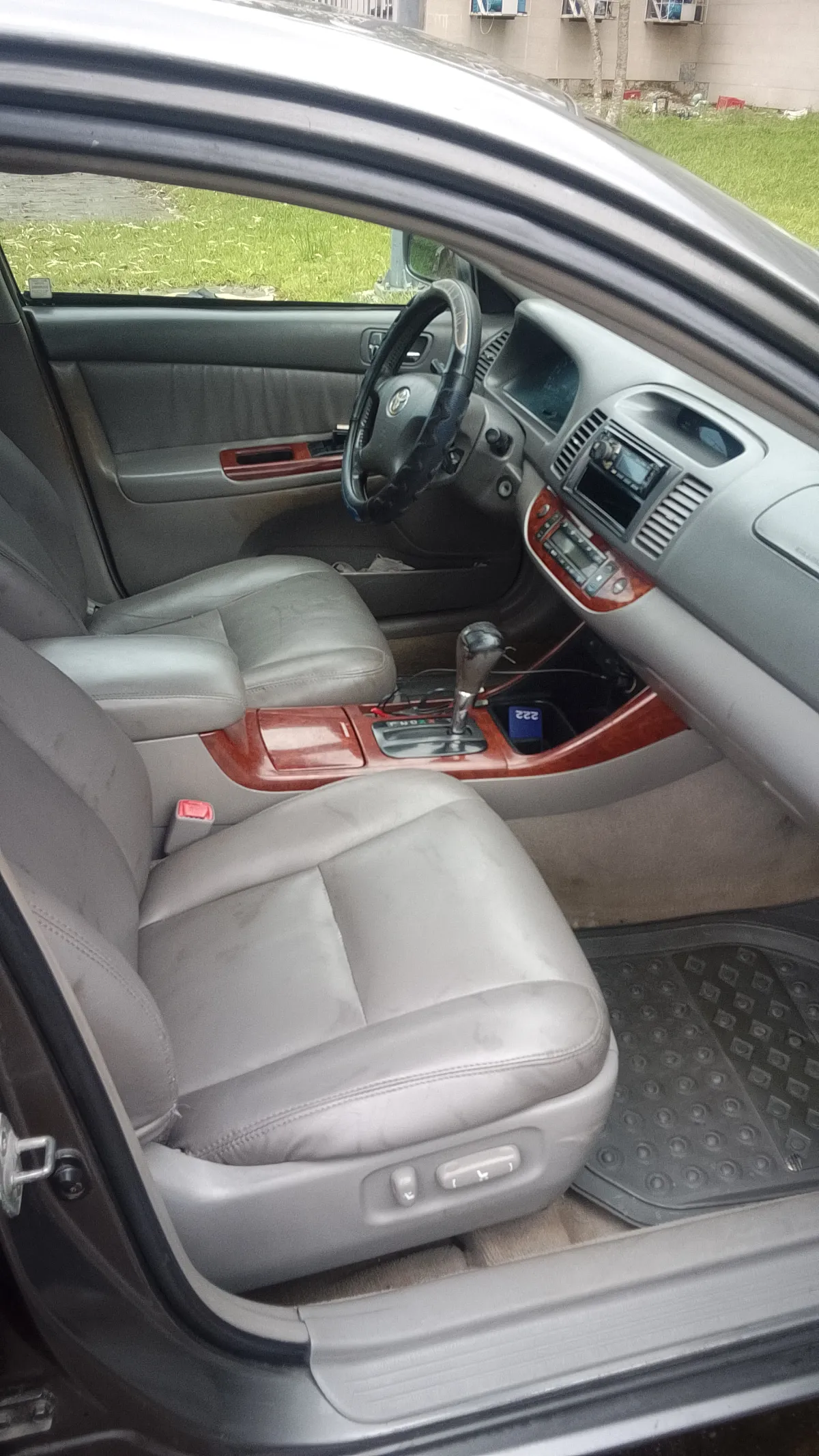 Toyota Camry XLE Big Daddy - Image 5