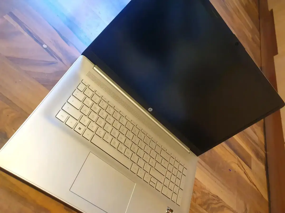 HP laptop with Ryzen 5 16GB DDR4 512SSD - Image 3