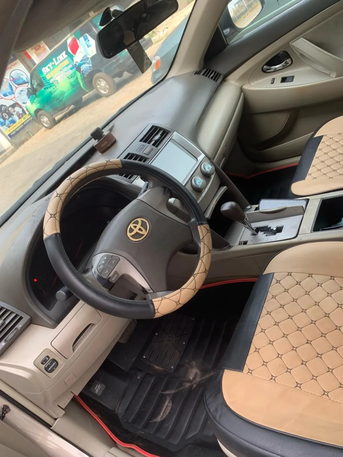 Toyota Camry - Image 2