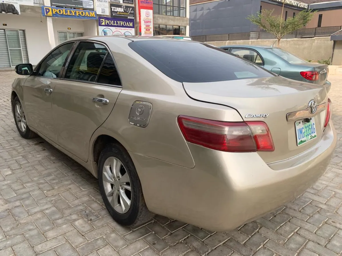Toyota Camry - Image 3