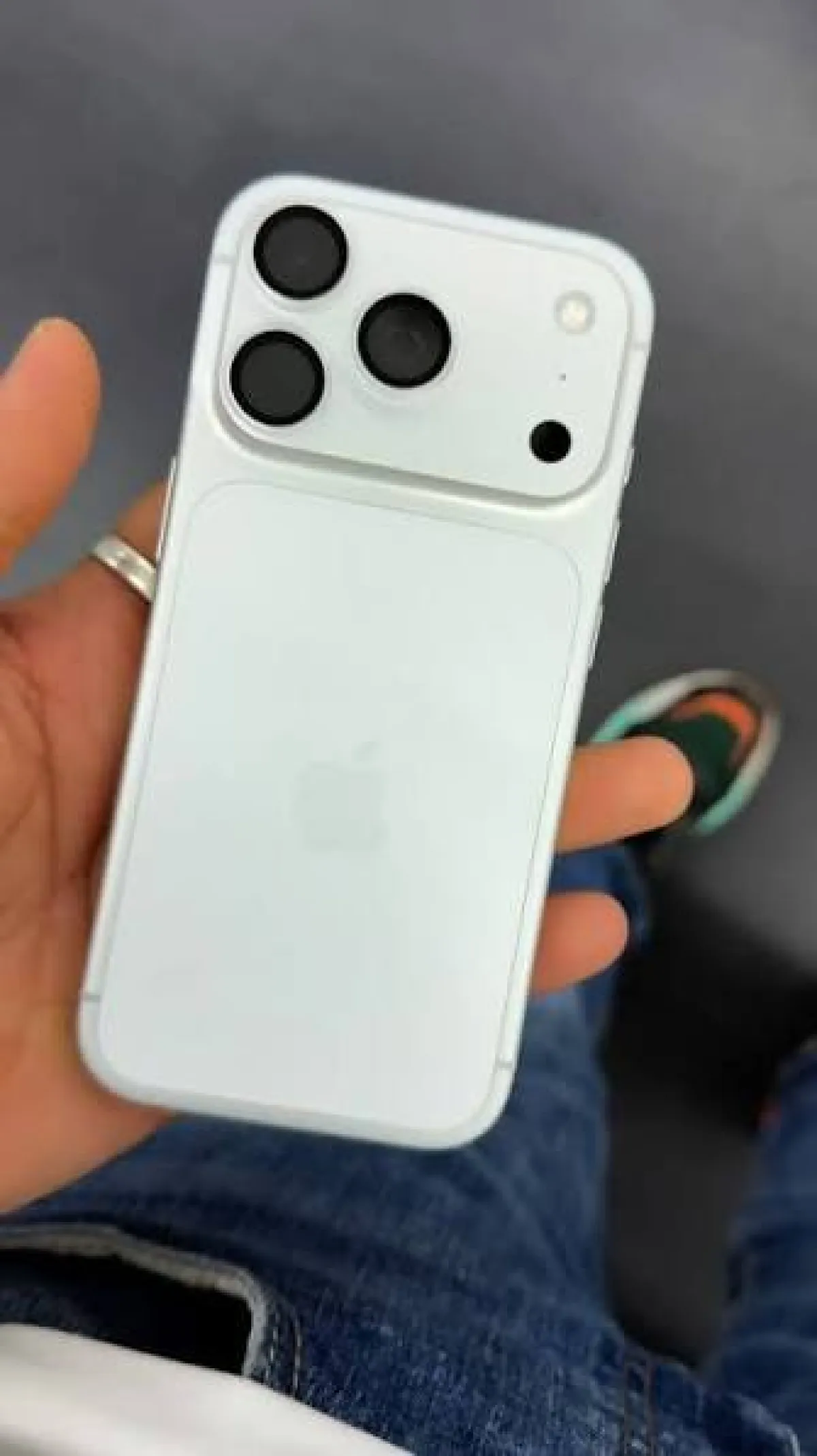 iPhone 17 pro - Image 1