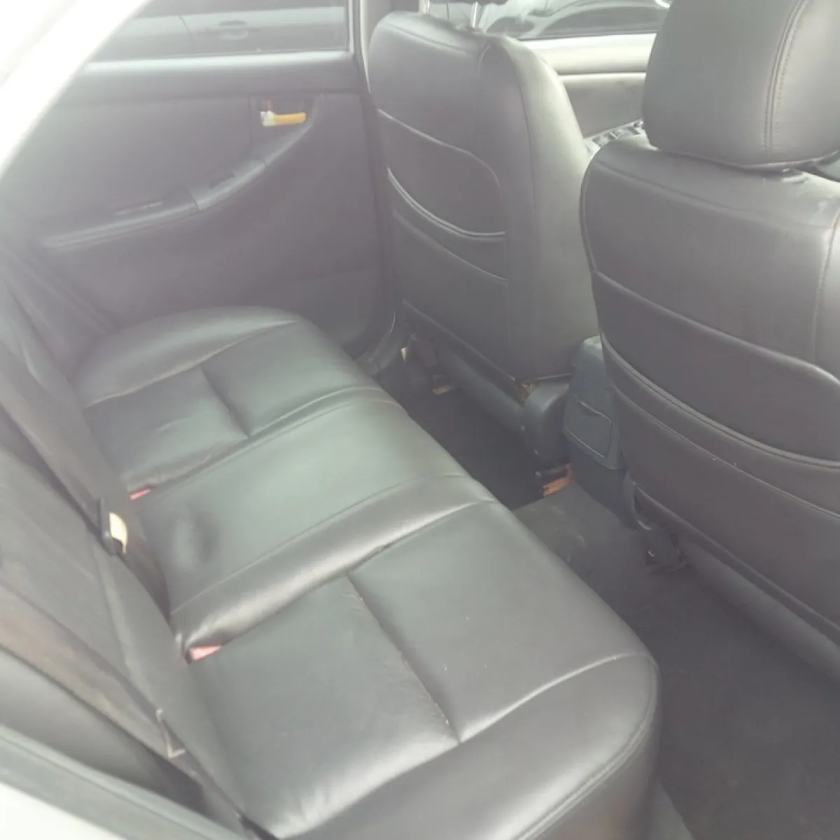 Clean 2004 Toyota corolla sport silver colour - Image 3