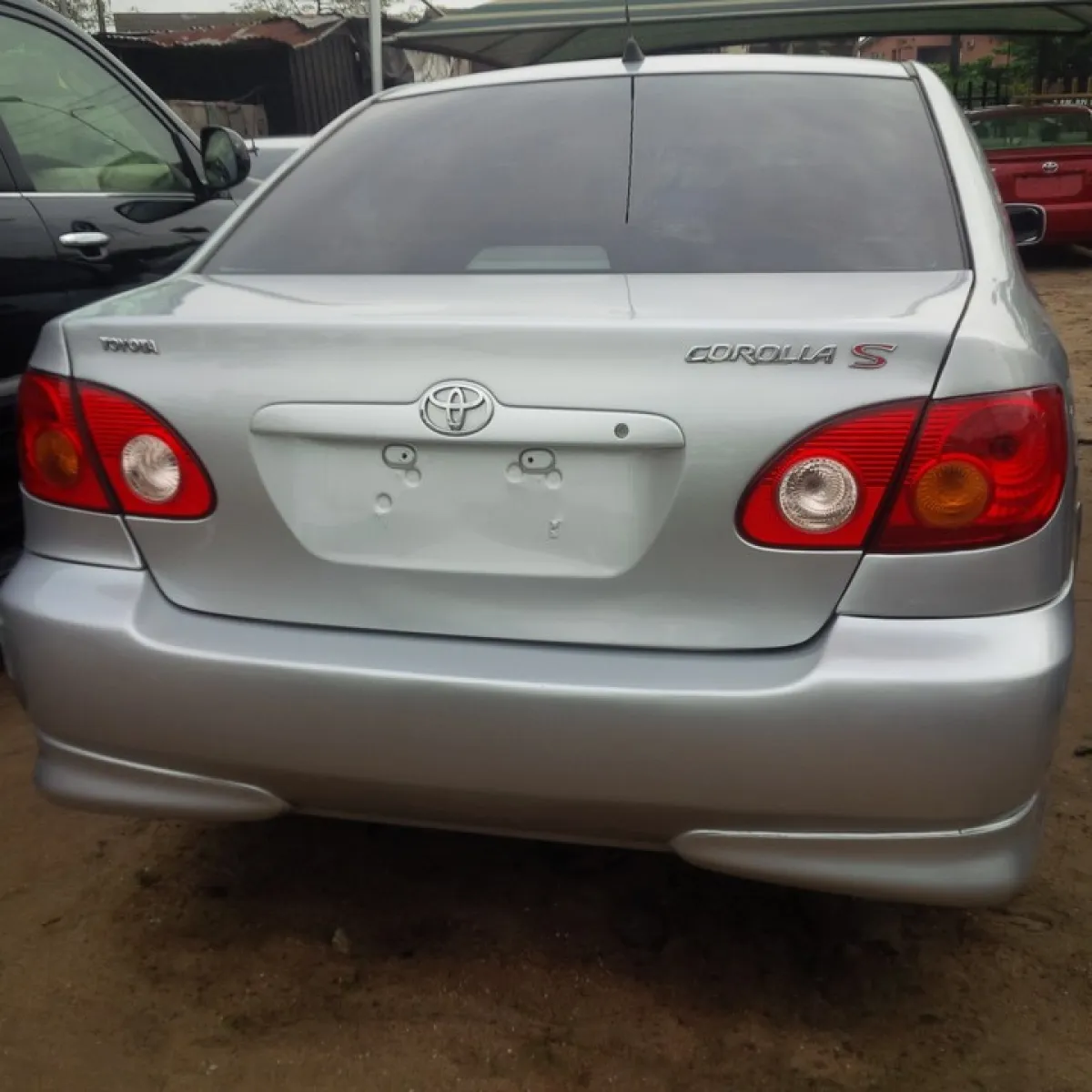 Clean 2004 Toyota corolla sport silver colour - Image 1