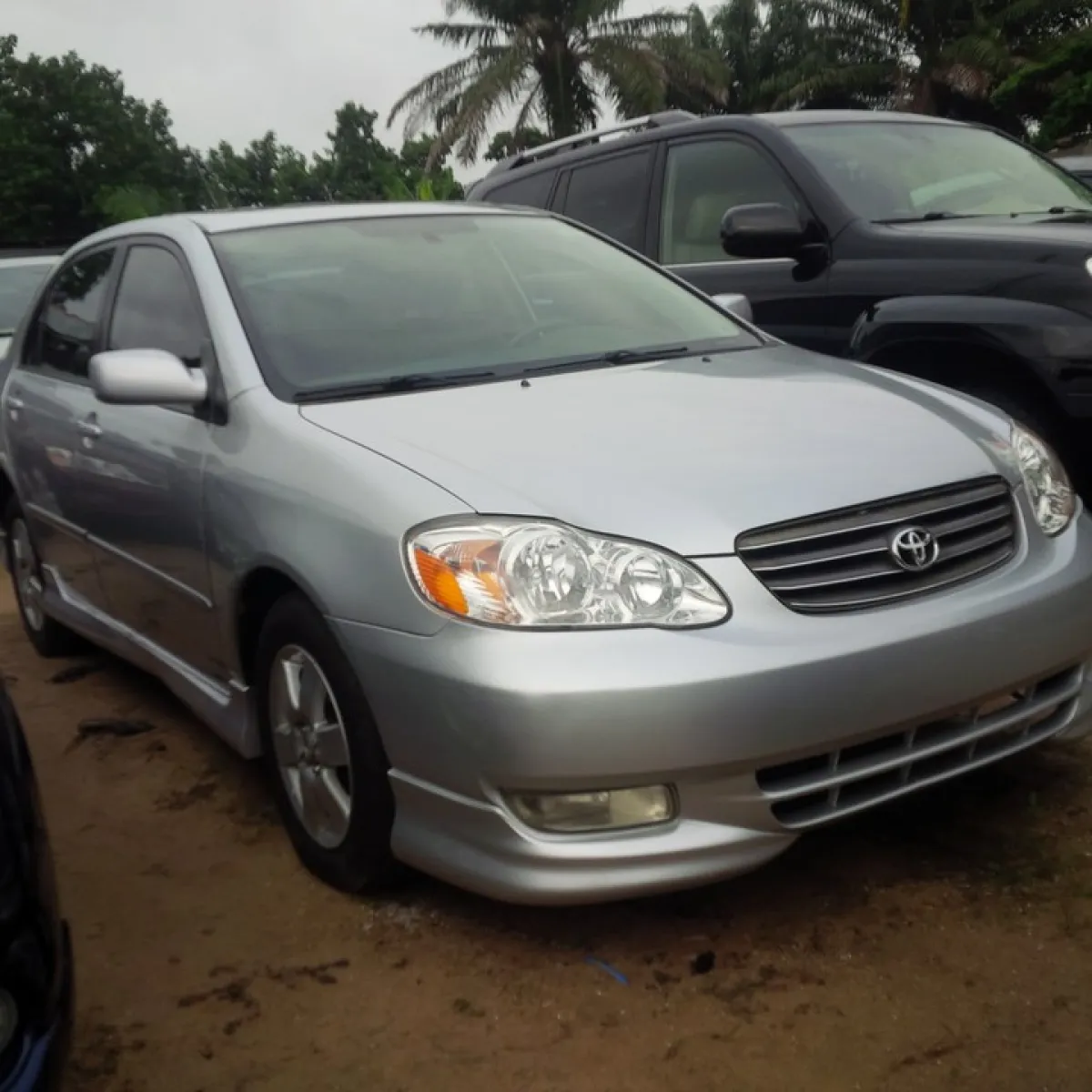 Clean 2004 Toyota corolla sport silver colour - Image 4