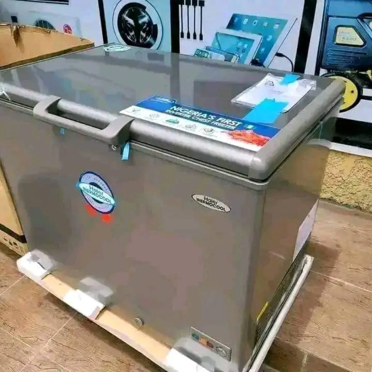 Clean neat freezer for sale 300L - Image 1