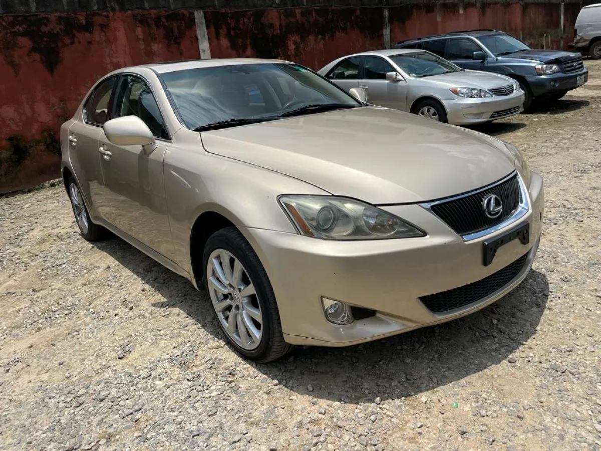 Lexus Is250 for sale gold colour - Image 2