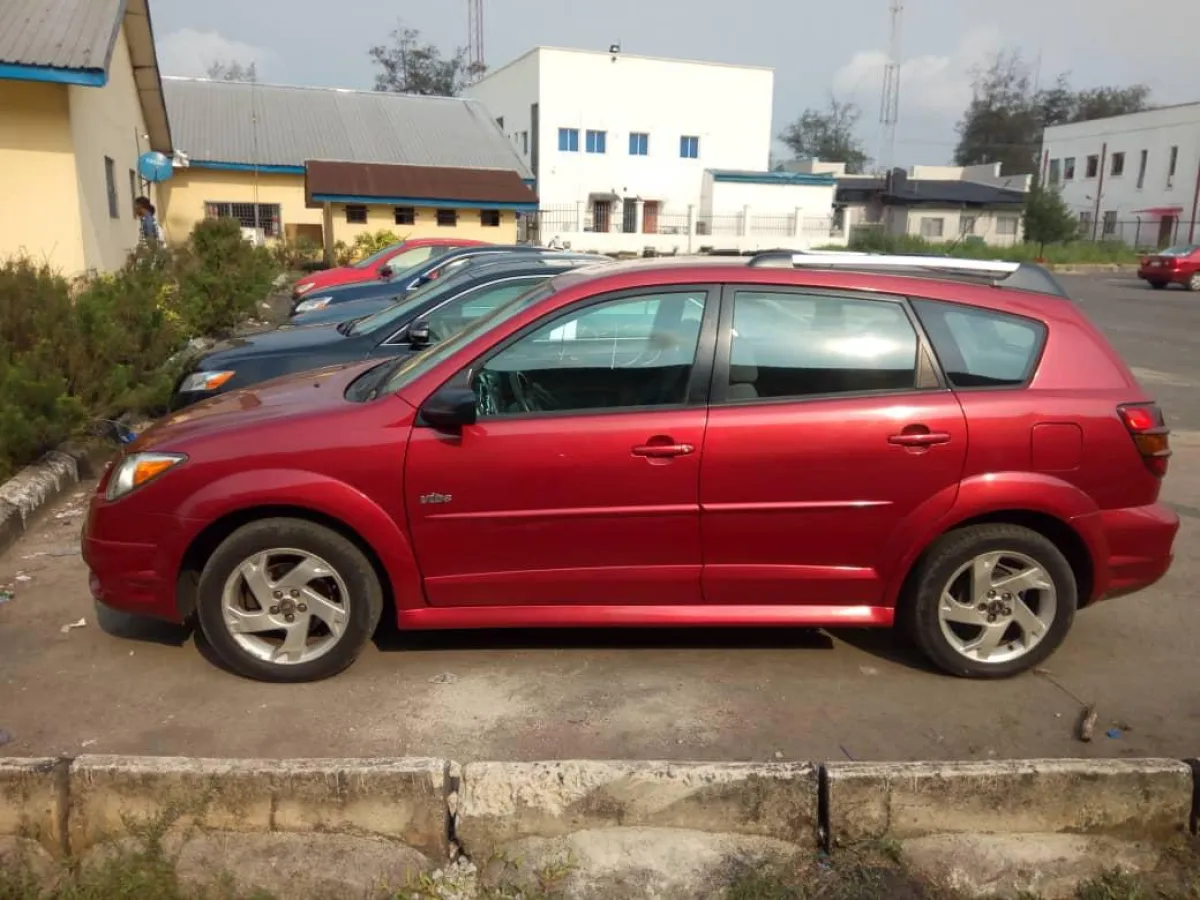 Clean pontiac vibe 2005 - Image 1