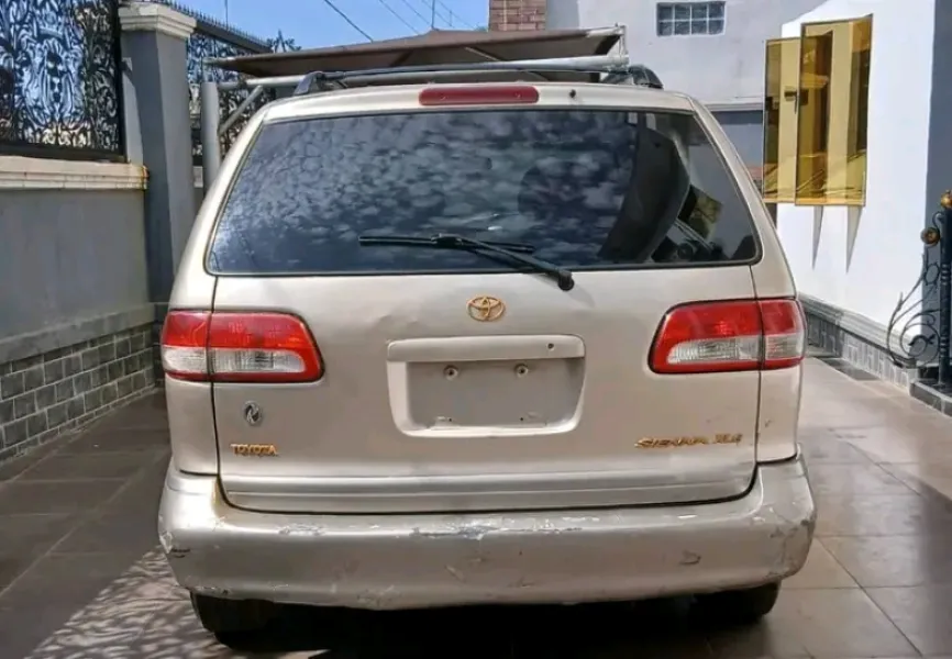 Clean Toyota Sienna 2002 model for sale